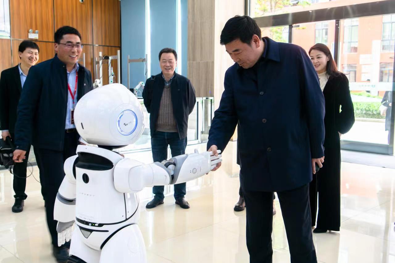 它山之石可攻玉  考察学习营生长  ——我校组织考察组赴贵阳相关院？疾旖涣餮