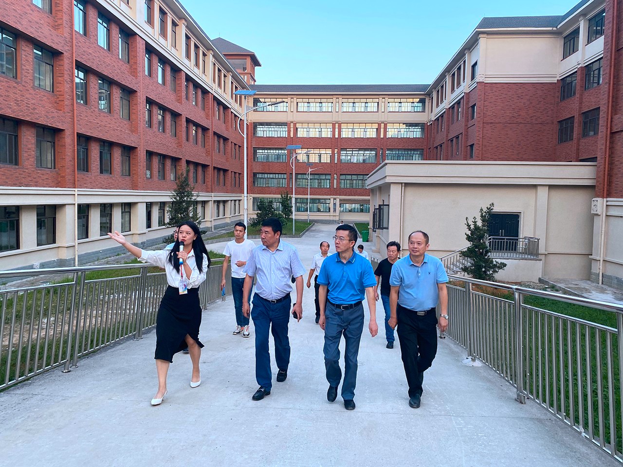 省教育厅一级巡视员鞠洪同志到不朽情缘调研