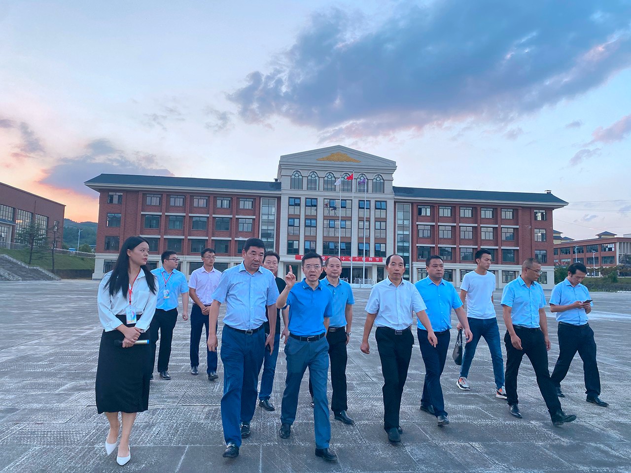 省教育厅一级巡视员鞠洪同志到不朽情缘调研