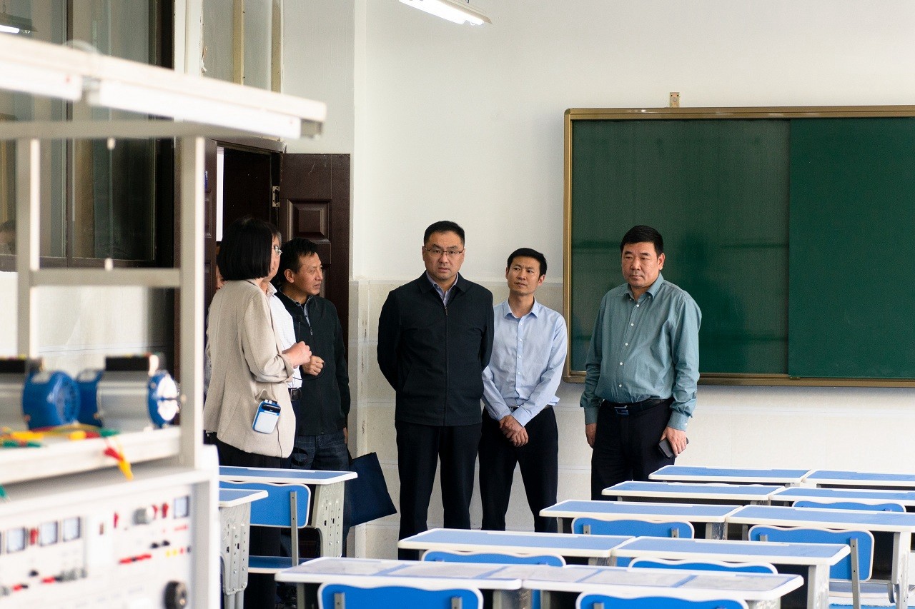 市委常委、市政府副市长于毅莅临我校调研指导事情