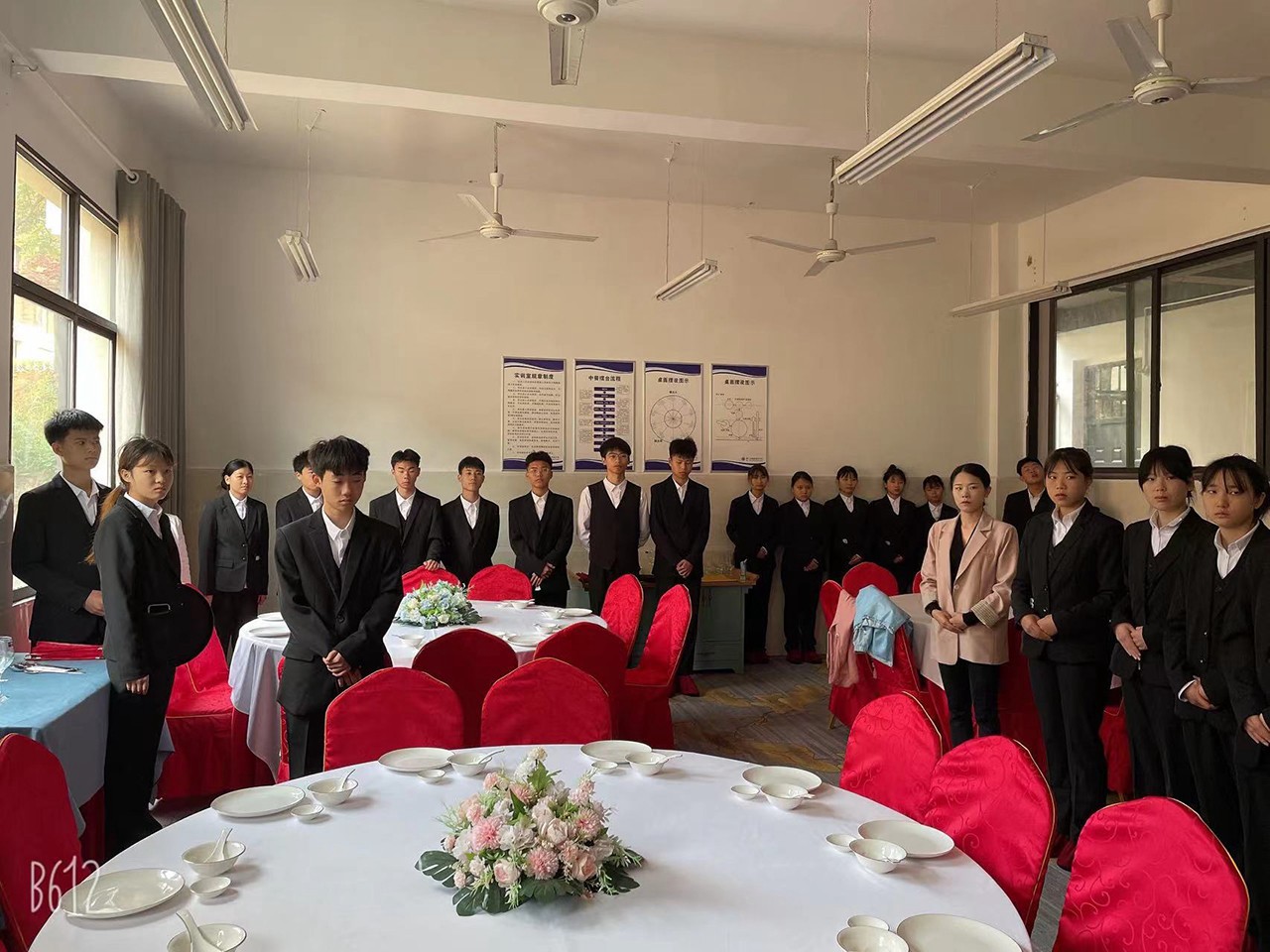 冉贵生深入学校实训室调研指导事情