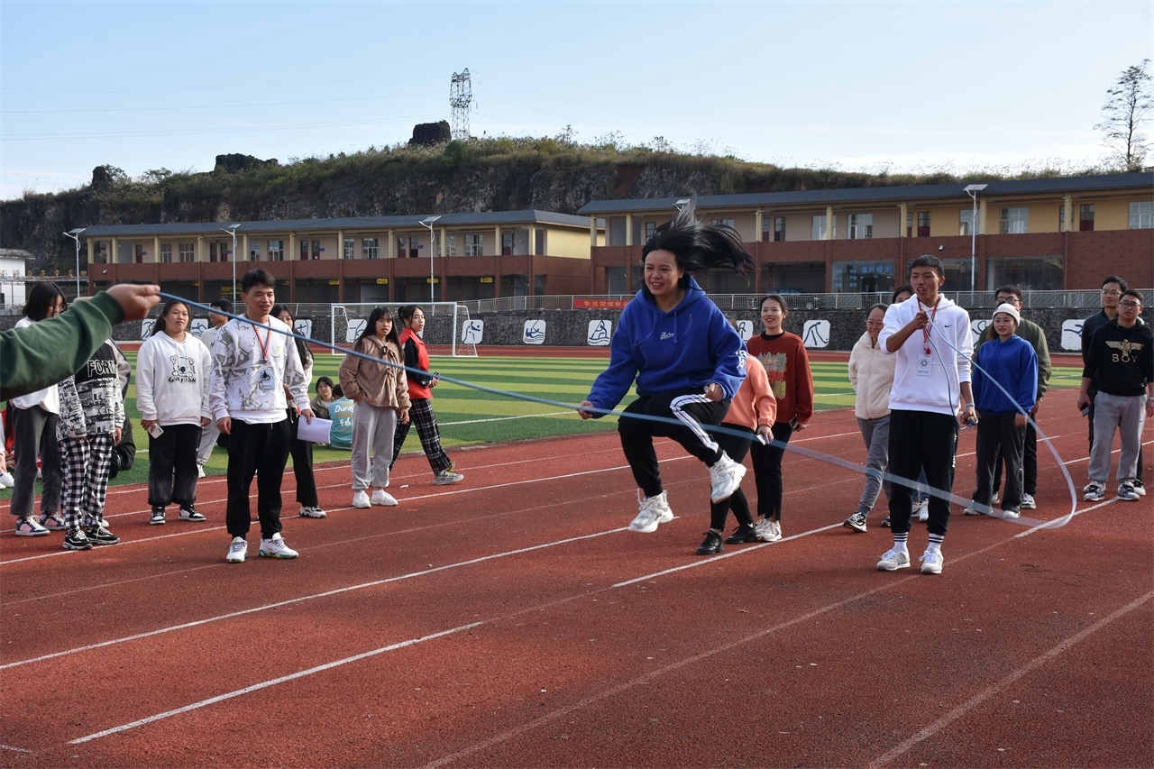 我校第一届田径运动会圆满落幕