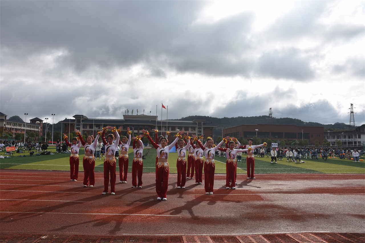 我校第一届田径运动会盛大开幕