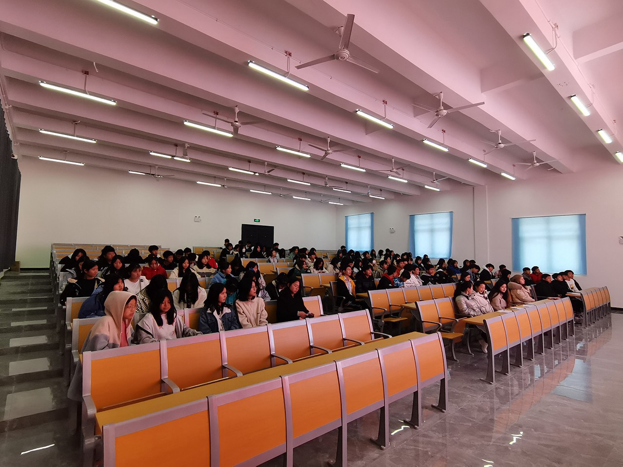 学生处召开考前教育及假期清静教育聚会