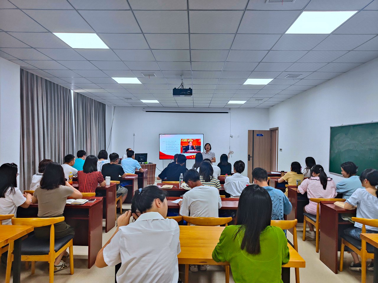 不朽情缘（筹）开展向导员（班主任）培训活动