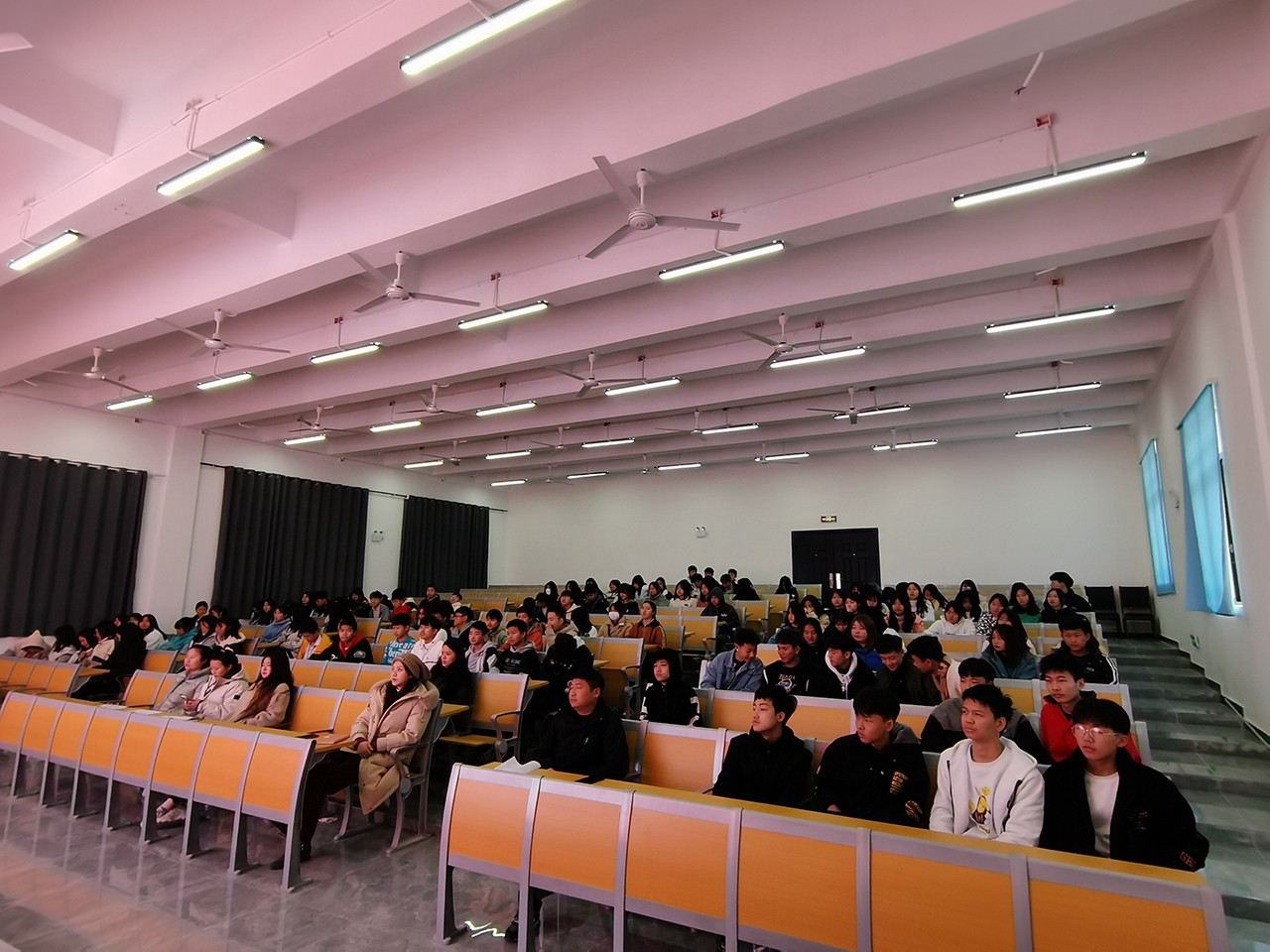 学生处召开考前教育及假期清静教育聚会