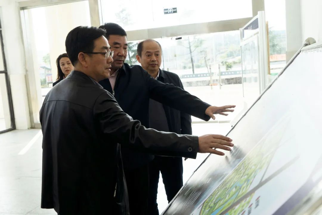 省教育厅副厅长杨天仪一行莅临我校调研指导事情