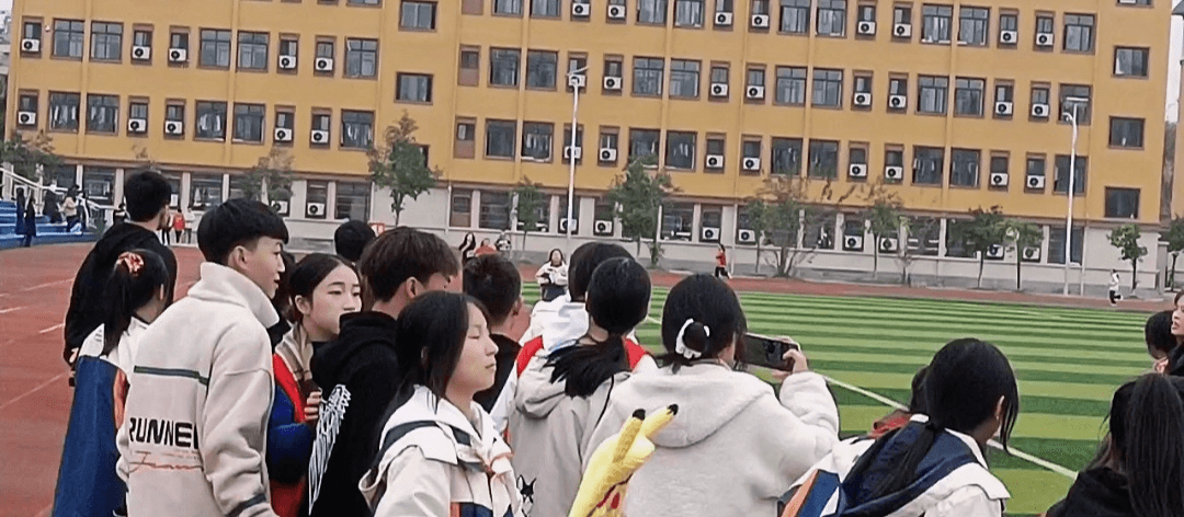 青春活力·拼搏进取丨红叶文学社运动会时代广播稿精选2