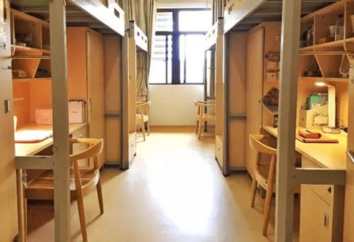 学校投资10个亿，打造全新欧式校园修建群。