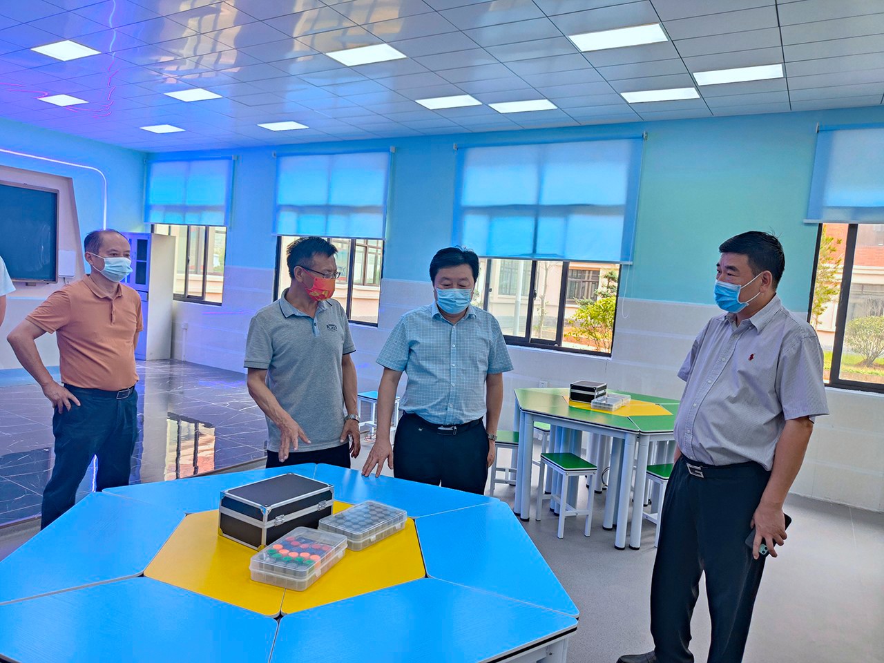 市教育局局长冉俊华赴数据学院指导申做事情