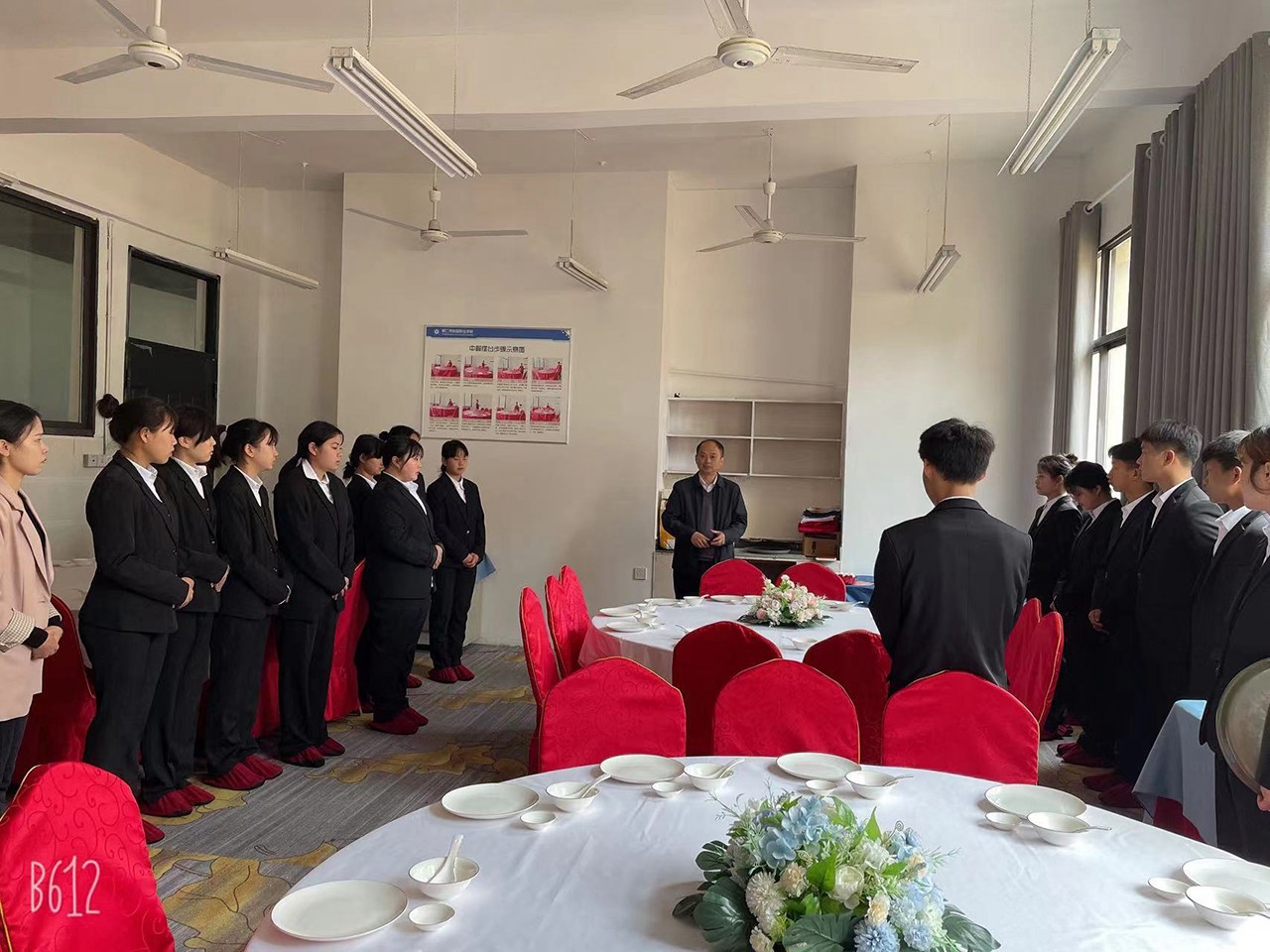 冉贵生深入学校实训室调研指导事情