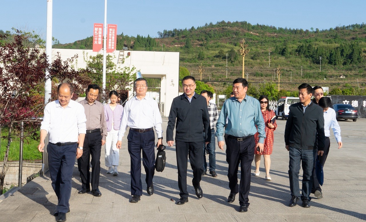 市委常委、市政府副市长于毅莅临我校调研指导事情