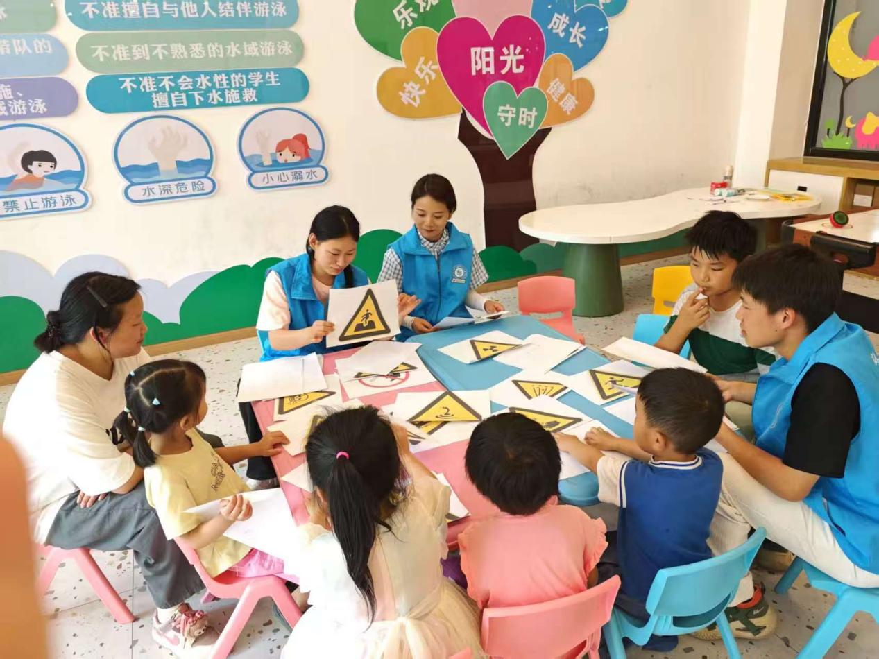 三下乡 | “数字下乡，科技惠民”数字手艺学院社会实践效劳队走进碧江区正光社区：关爱留守儿童，共筑反诈防地