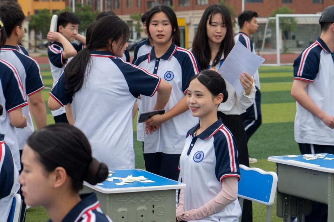 第一届“数智树人 能力能为?特色不朽情缘”手艺大赛  “高铁乘务”角逐落幕