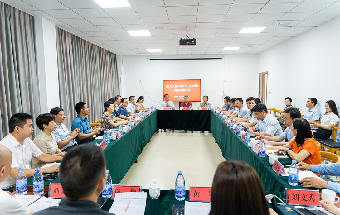 铜仁幼儿师范高等专科学校党委书记罗红芳率队莅临我校指导事情