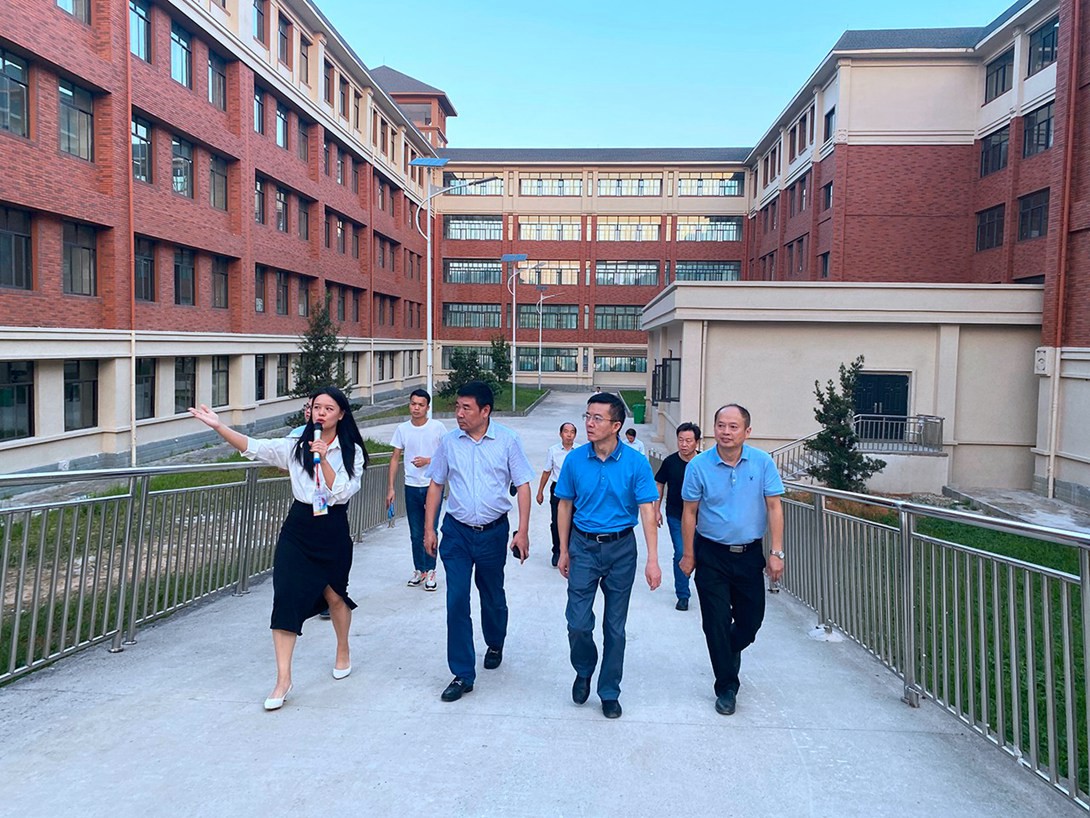 省教育厅一级巡视员鞠洪同志到不朽情缘调研